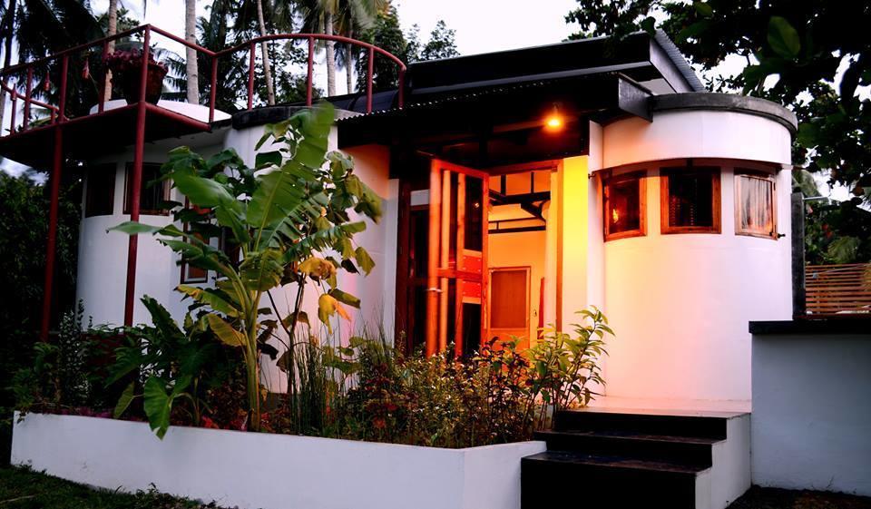 Somewhere Else Boutique Resort Mambajao Exteriör bild