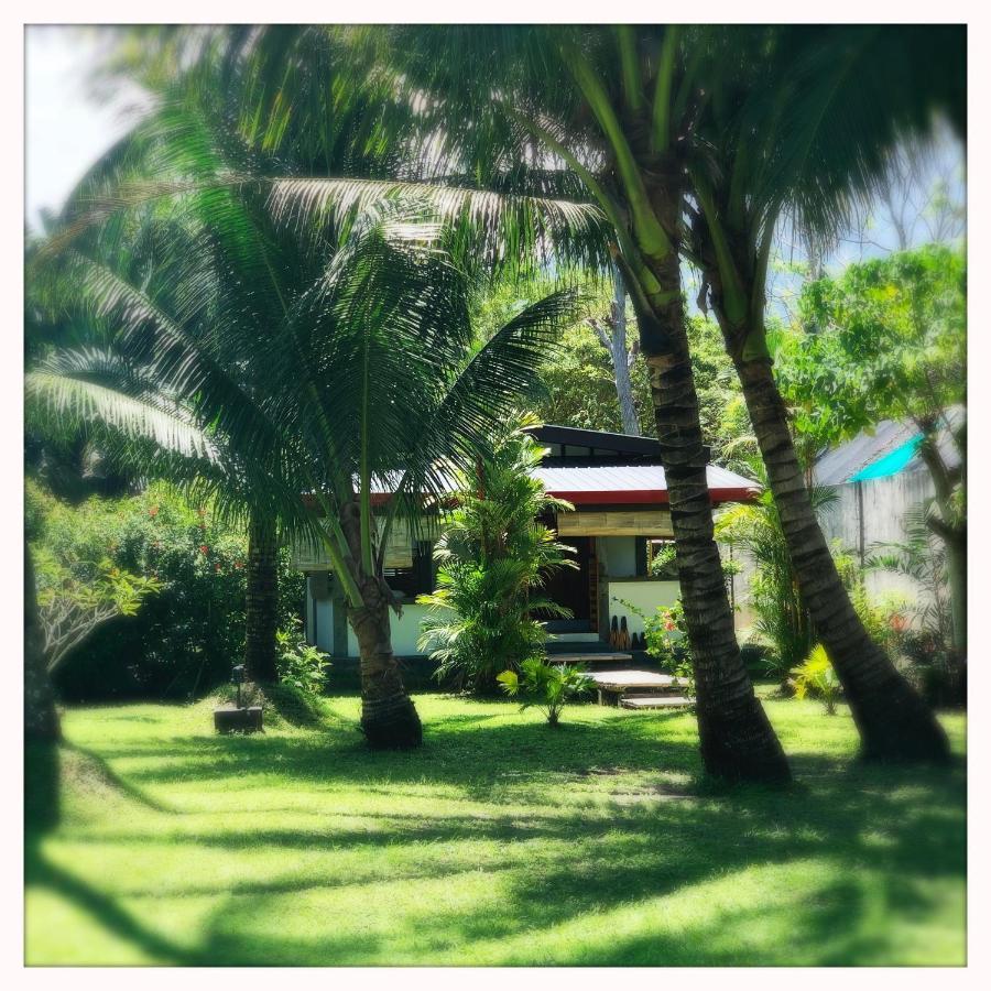 Somewhere Else Boutique Resort Mambajao Exteriör bild