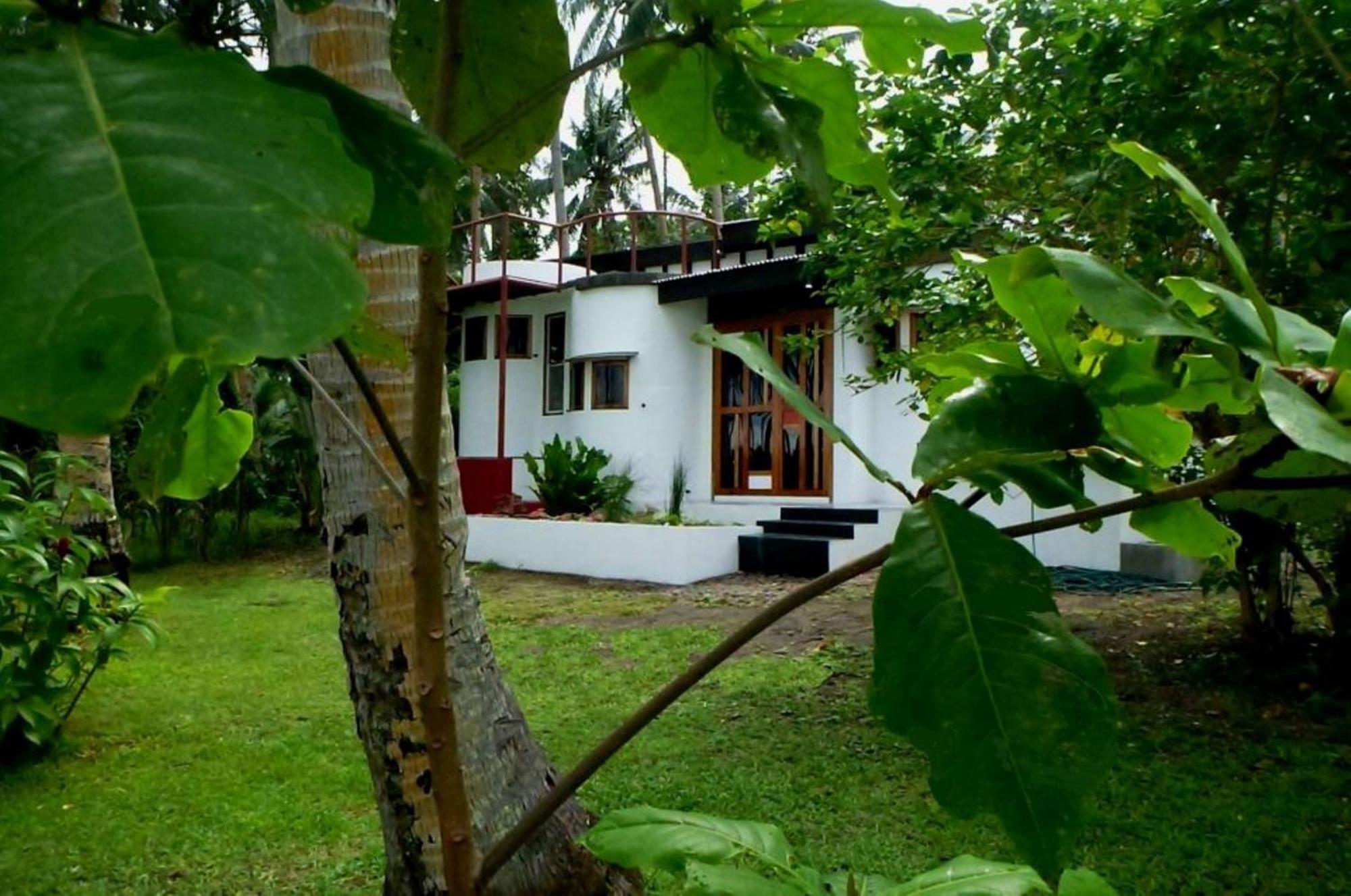 Somewhere Else Boutique Resort Mambajao Exteriör bild